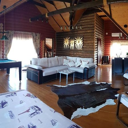 Luxury Villa With Pool And Sauna Chernivtsi Exterior photo