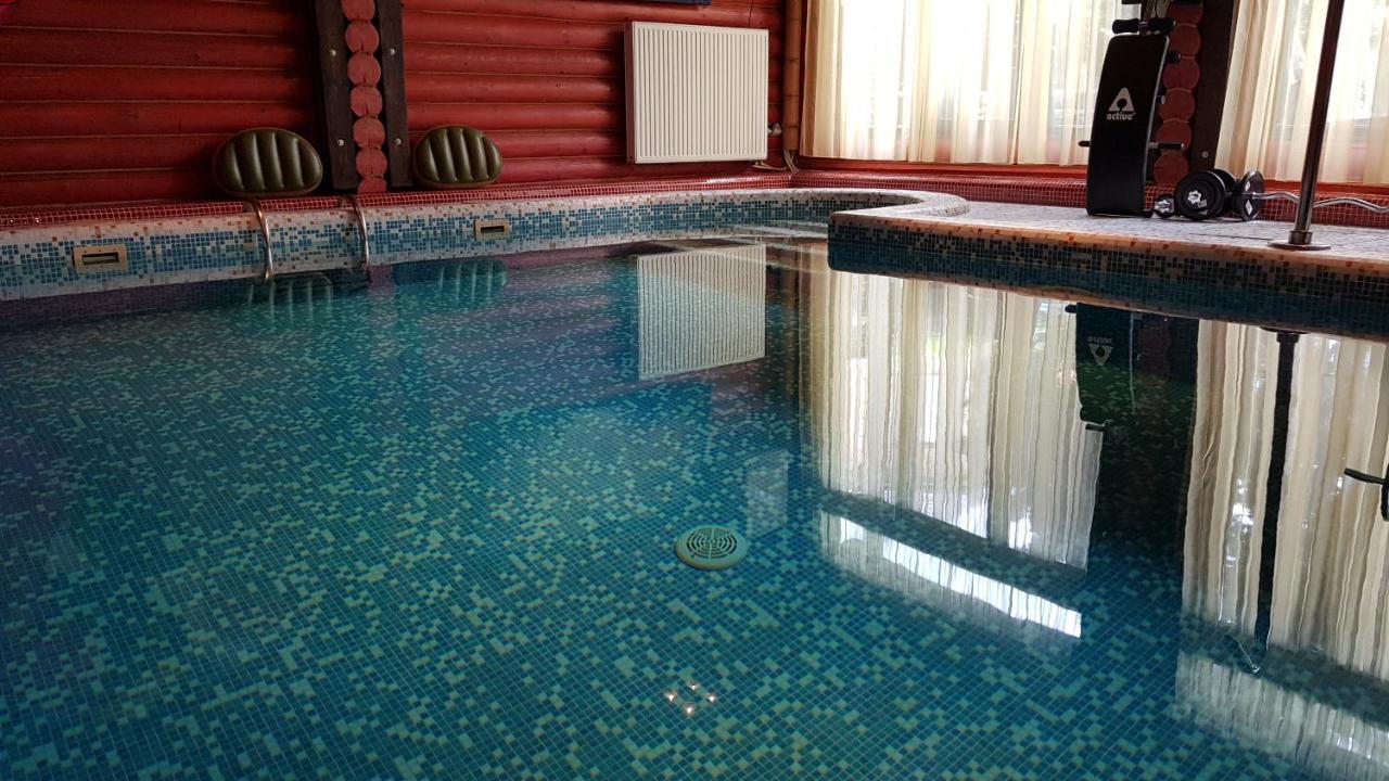 Luxury Villa With Pool And Sauna Chernivtsi Exterior photo