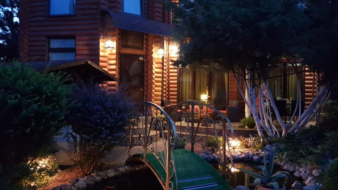 Luxury Villa With Pool And Sauna Chernivtsi Exterior photo