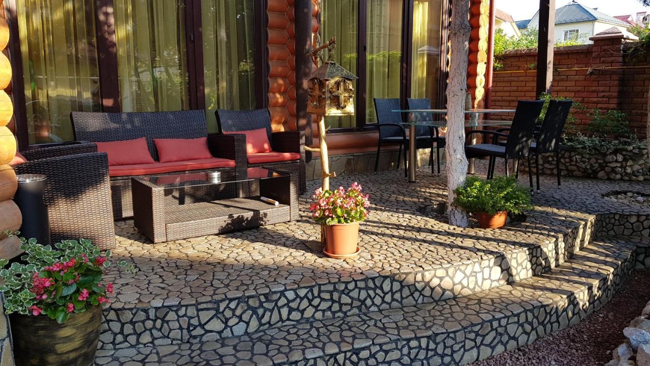 Luxury Villa With Pool And Sauna Chernivtsi Exterior photo