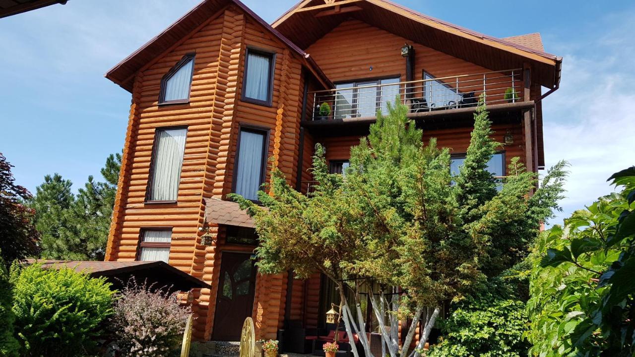 Luxury Villa With Pool And Sauna Chernivtsi Exterior photo