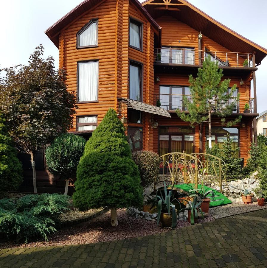 Luxury Villa With Pool And Sauna Chernivtsi Exterior photo