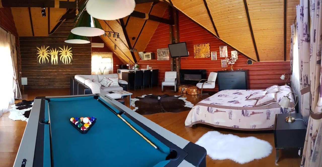 Luxury Villa With Pool And Sauna Chernivtsi Exterior photo