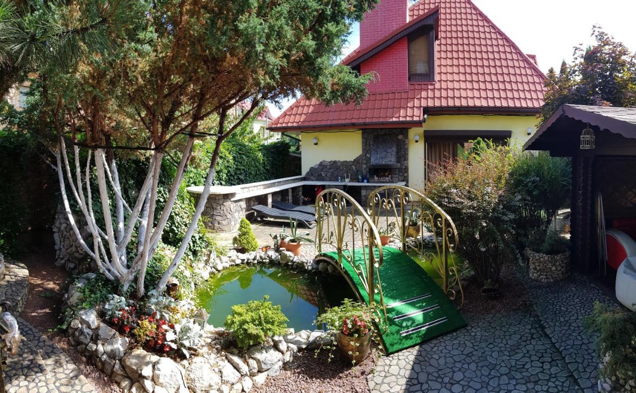 Luxury Villa With Pool And Sauna Chernivtsi Exterior photo